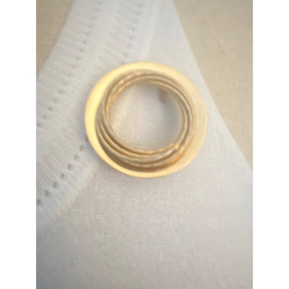 Vintage Kramer NY Circle Brooch Gold Tone Heirloom Quality Jewelry - Picture 2 of 10